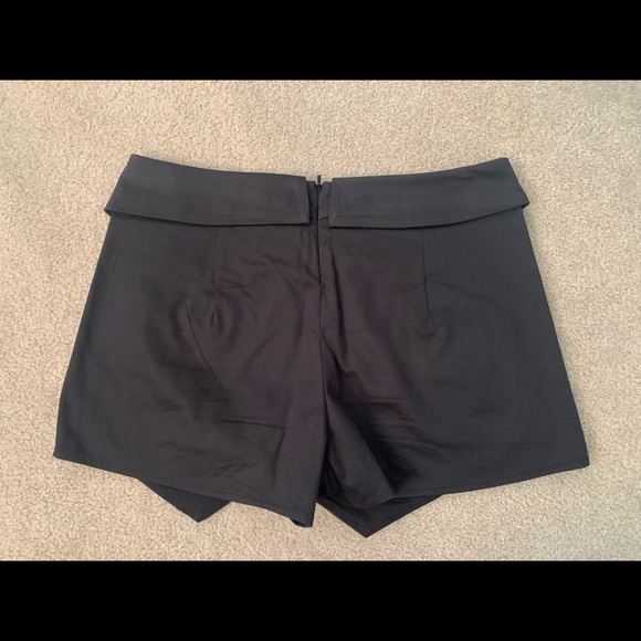 Black Skort from Aritzia Talula - Picture 3 of 3